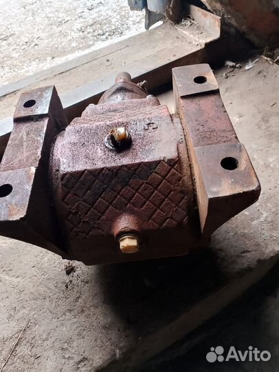 Редуктор угловой