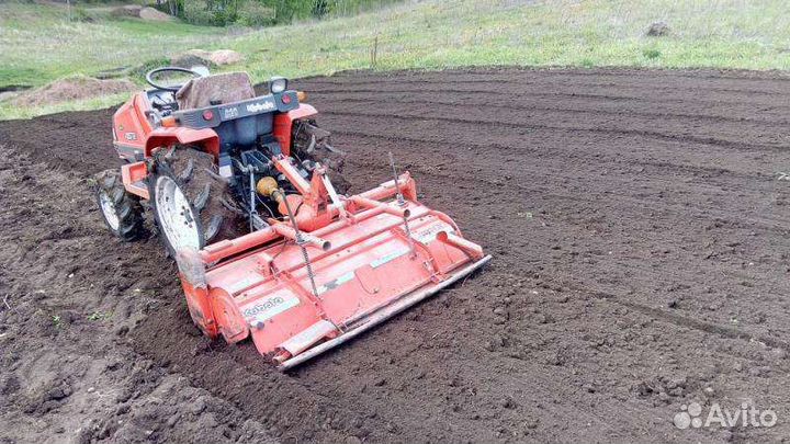 Вспашка земли мини трактором (фреза)