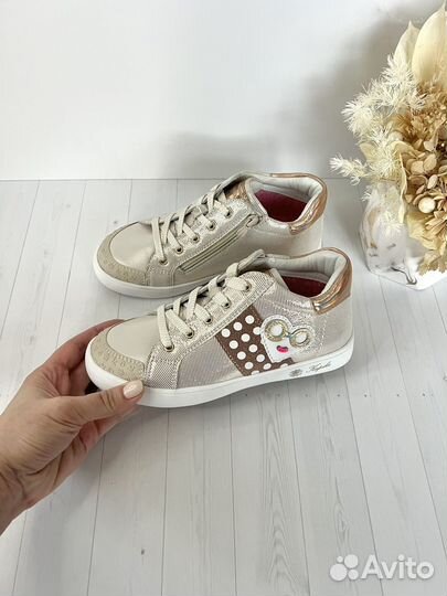 Новые кроссовки Капика нат.кожа