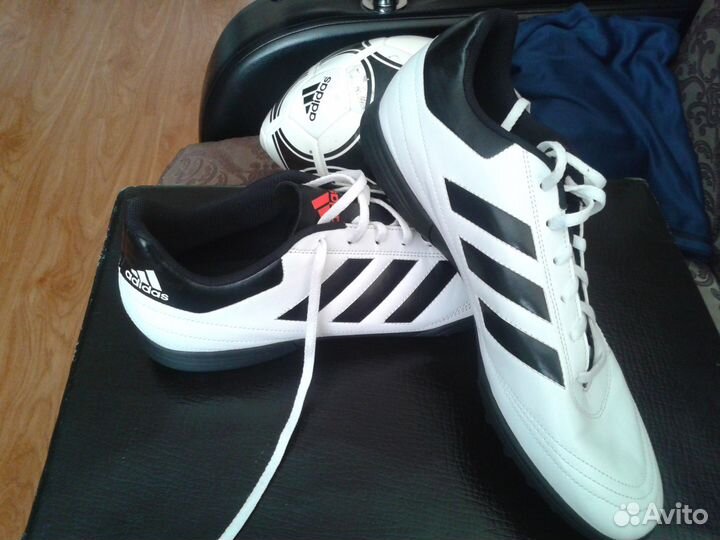 Бутсы-шиповки для игры в футбол р.45 adidas