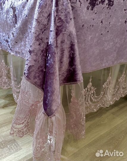Скатерть бархатная с кружевом сиреневая плюш