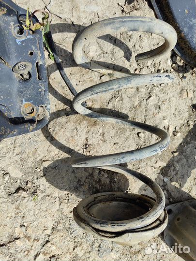 Subaru forester sh пружина передняя