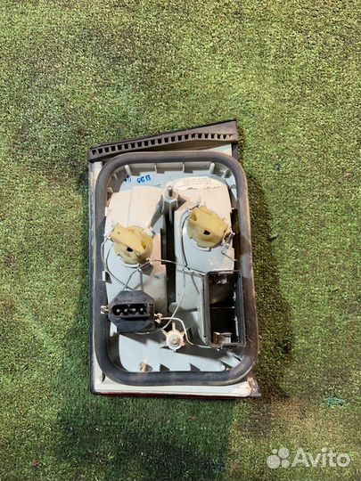 Фонарь крышки багажника правый BMW 5 E34