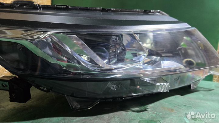 Б/У Б/У Фара передняя правая R L200/5 mitsubishi