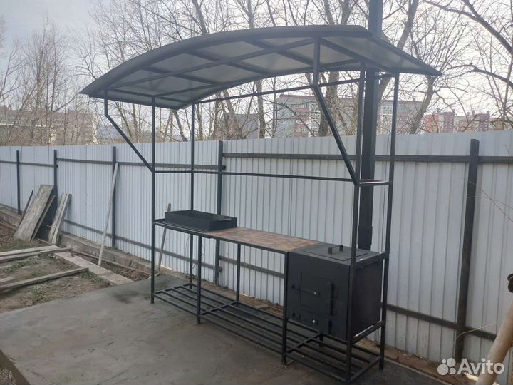 Мангал с крышей