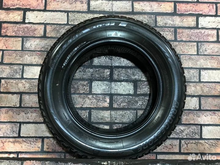 Bridgestone Blizzak LM-32 215/60 R16 99H