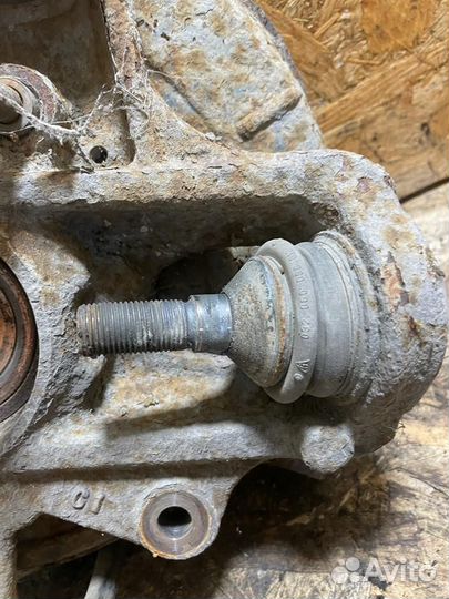 Кулак задний Мерседес W164 X164 левый правый