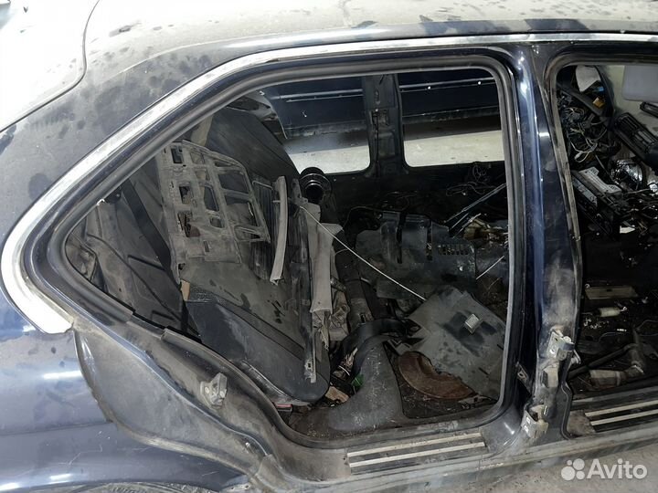 Уплотнитель задней правой двери bmw 5 e34