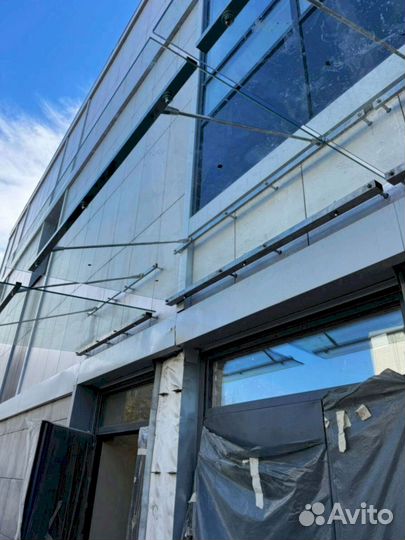 Козырек со стеклом на зажимной профиле