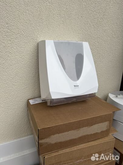 Диспенсер Veiro для бумажных полотенец