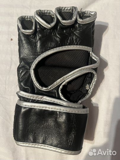 Спортивные перчатки