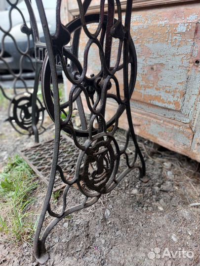 Станина чугунная от швейной машинки