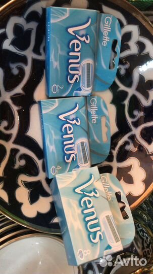 Женские бритвенные кассеты Gillette Venus divine