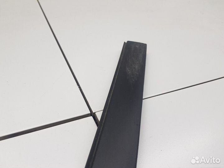 Накладка лобового стекла правая (Geely Coolray)