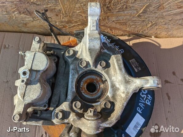 Поворотный кулак в сборе 2018- Тойота рав4 ха50