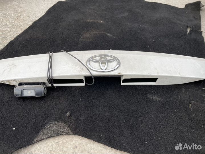 Toyota caldina 241 накладка крышки багажника