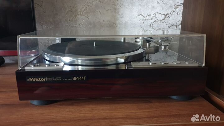 Проигрыватель винила Viktor QL Y-44F