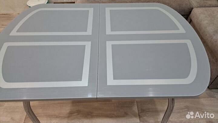 Стол кухонный