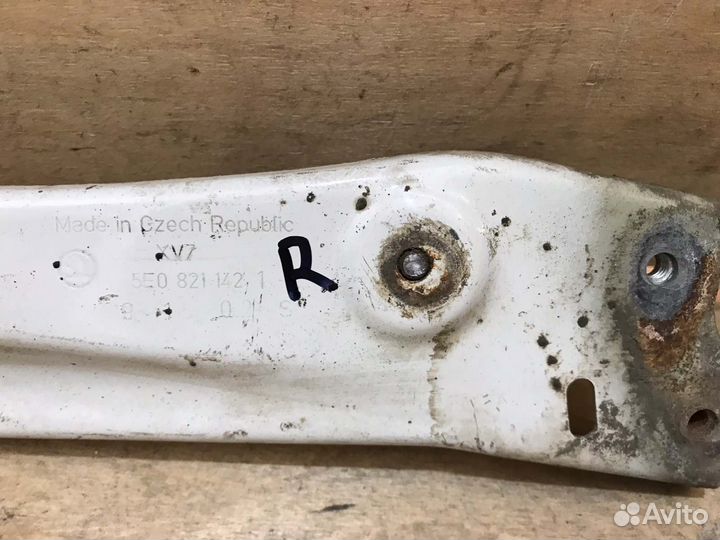 Кронштейн крыла прав. перед. Skoda Octavia