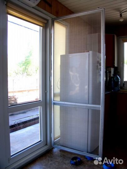 Москитные сетки на двери на кмв