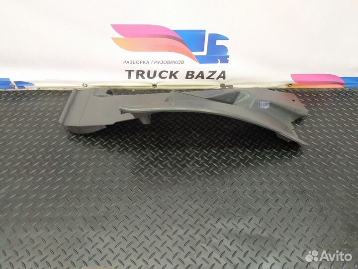 9736842318 Накладка порога правая