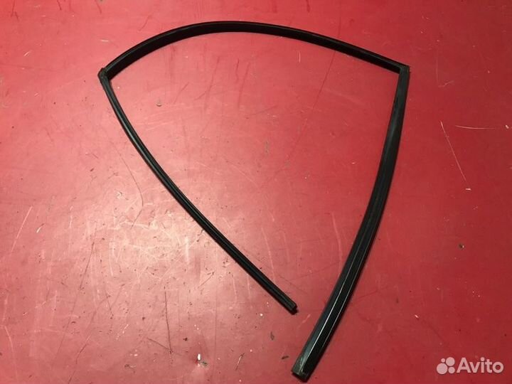 Уплотнитель стекла двери задний левый Mazda 6 GG
