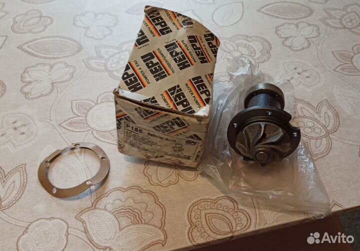 Помпа системы охлаждения на Merсedes