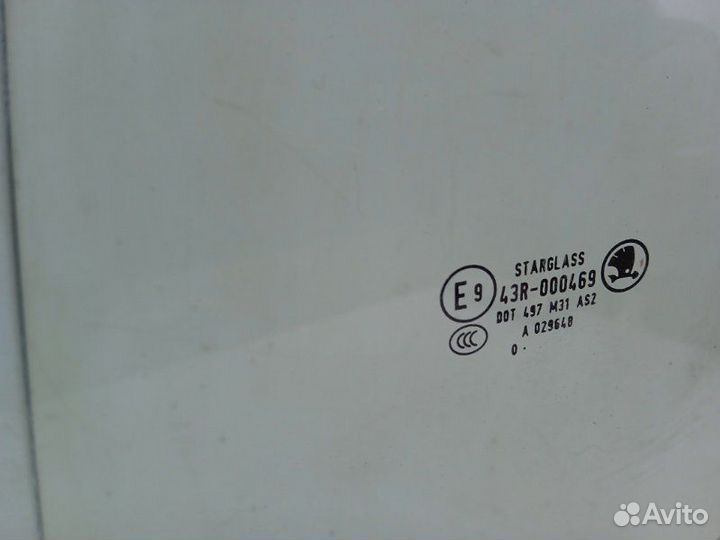 Стекло двери задней левой Skoda Yeti 5L 1.2 2011