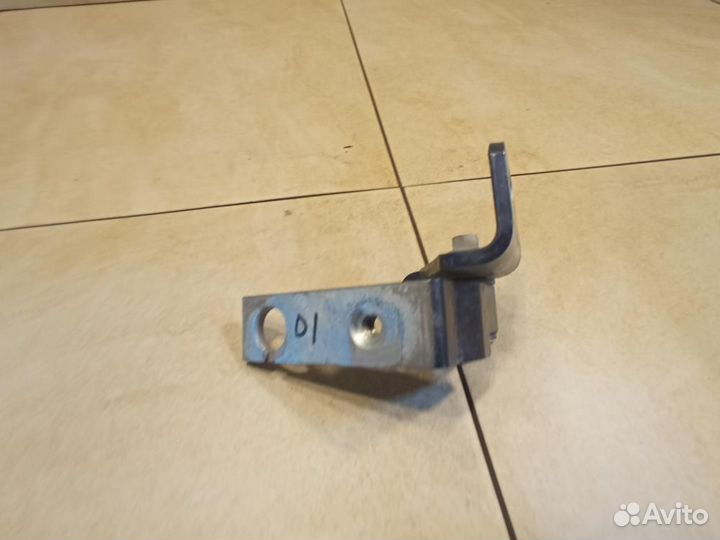 Петля двери задней правой нижняя Ford Focus 3 CB8