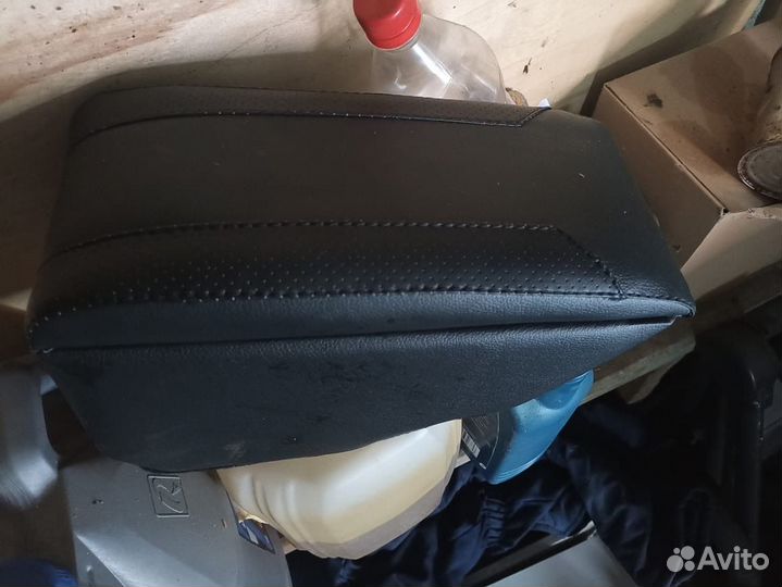 Подлокотник