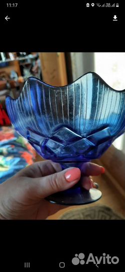 Винтажная конфетница из синего стекла