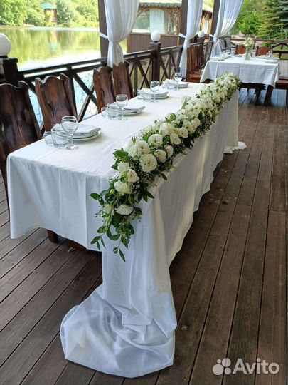 Живые цветы на свадебный стол