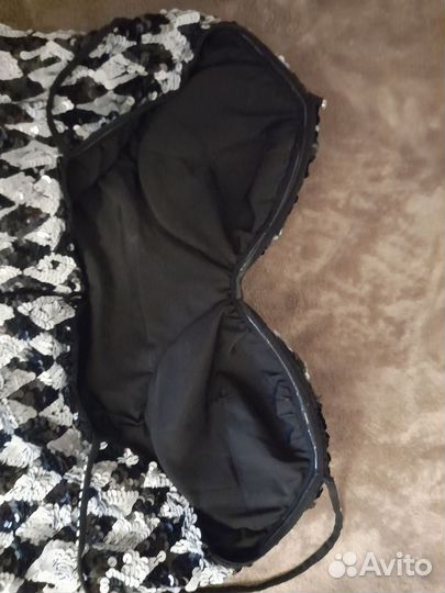 Платье с пайетками с клатчем