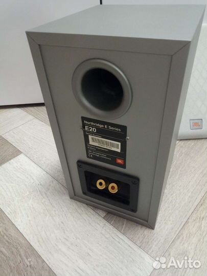 Акустические колонки jbl