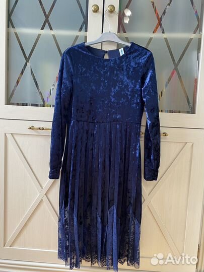 Нарядное платье для девочки 140