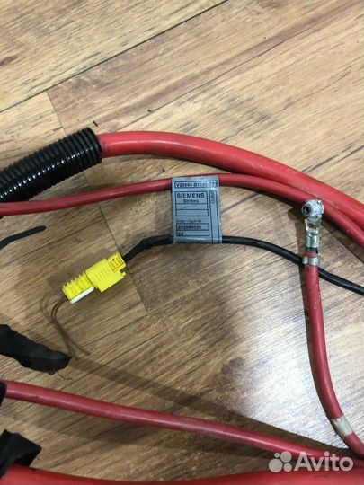 Плюсовой провод аккумулятора BMW 7 E38 рест