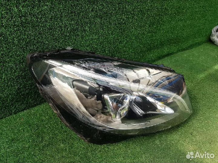 Фара правая Mercedes-Benz C-Class