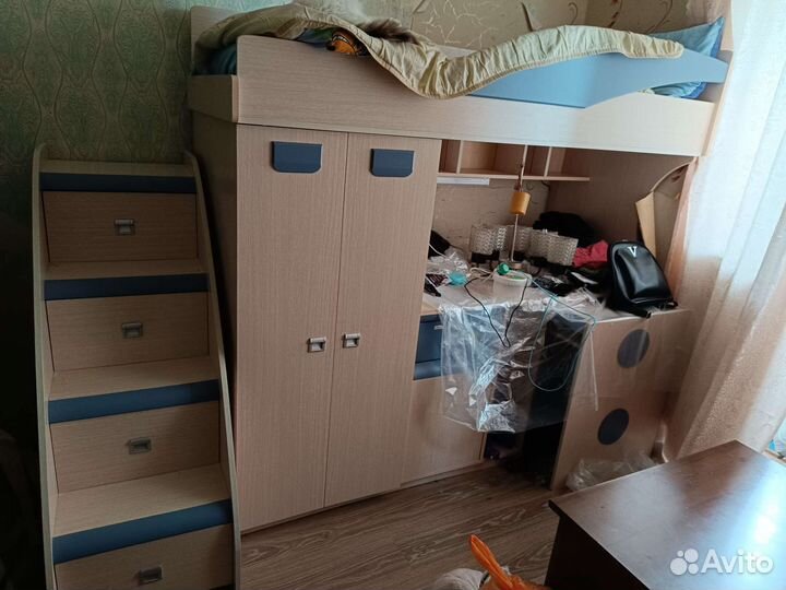 Детская кровать чердак со столом и шкафом