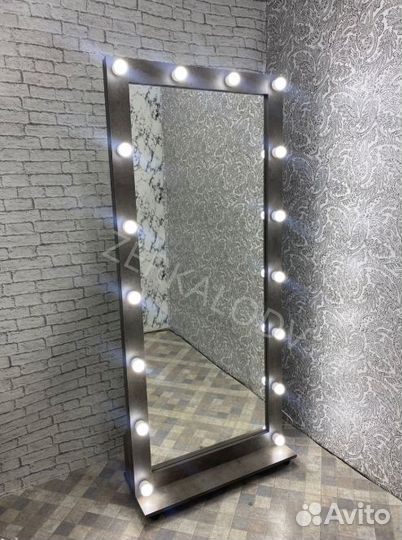 В наличии Зеркало с лампами на колесиках 180*80