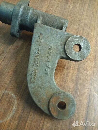 Кронштейн крепления энергоаккумулятора камаз