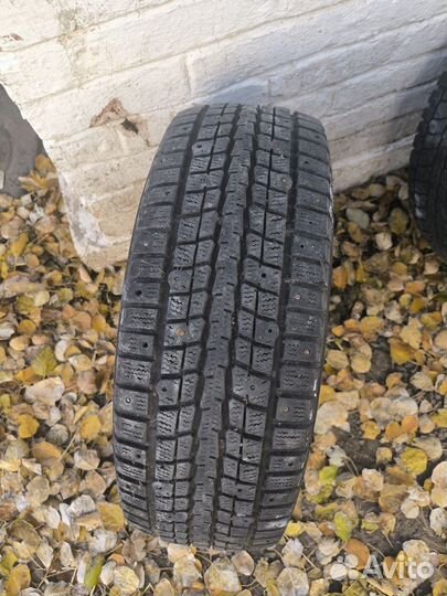 Dunlop SP Winter Ice 01 215/65 R16 102T