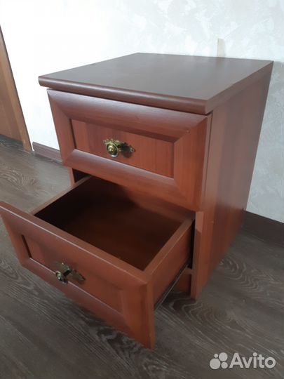 Тумба прикроватная
