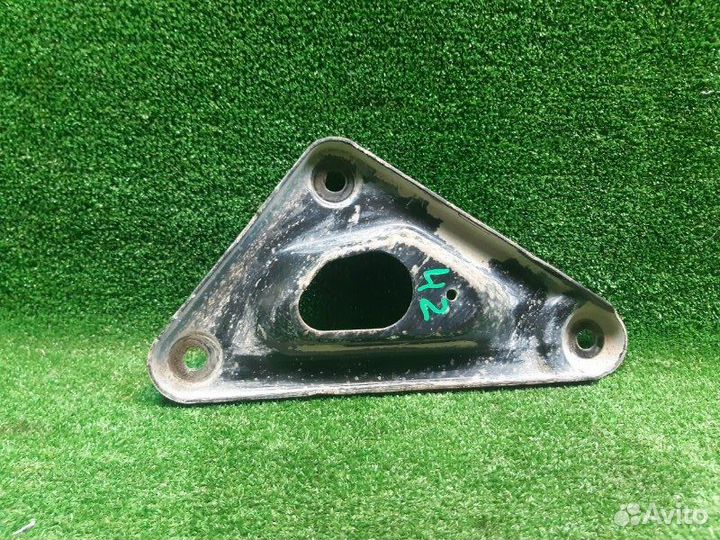 Кронштейн передней балки Opel Astra H Z16XER 2007