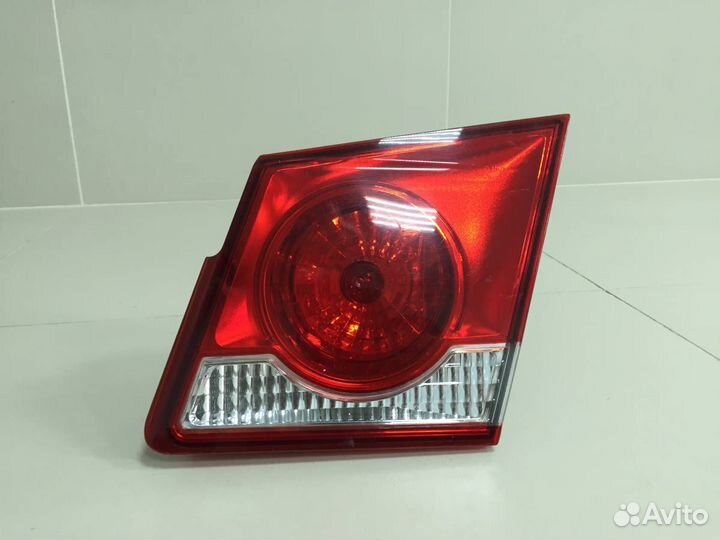 Фонарь задний внутренний правый Chevrolet Cruze J3