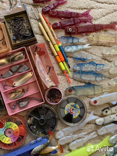 Катушка рыболовная с принадлежностями