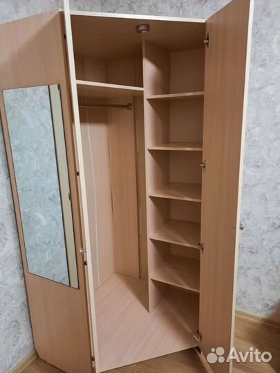 Угловой шкаф с зеркалом