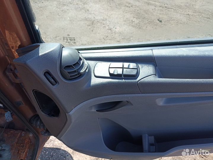 Дверь правая Mercedes-Benz Axor