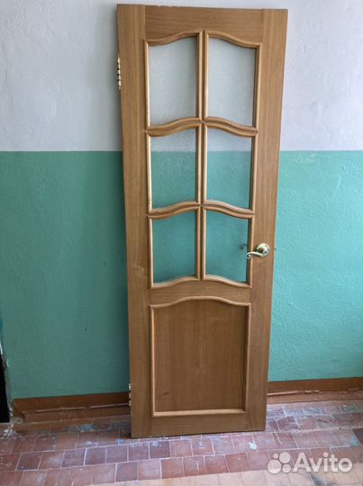 Дверь межкомнатная с петлями и ручкой