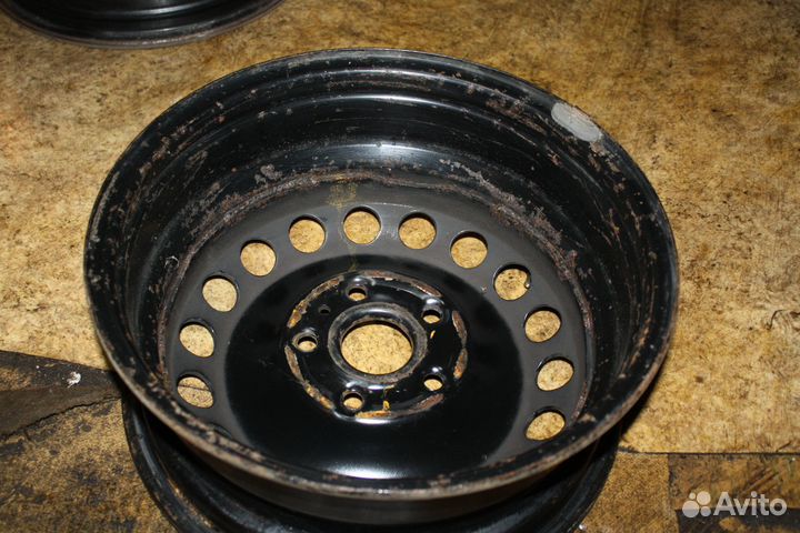 Диски оригинальные r15 Volkswagen Golf