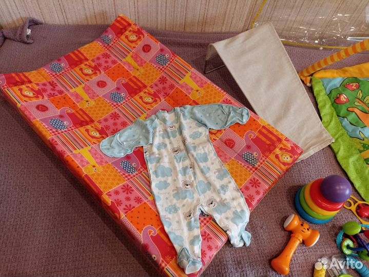Развивающий коврик, пеленальная доска, гамак и др